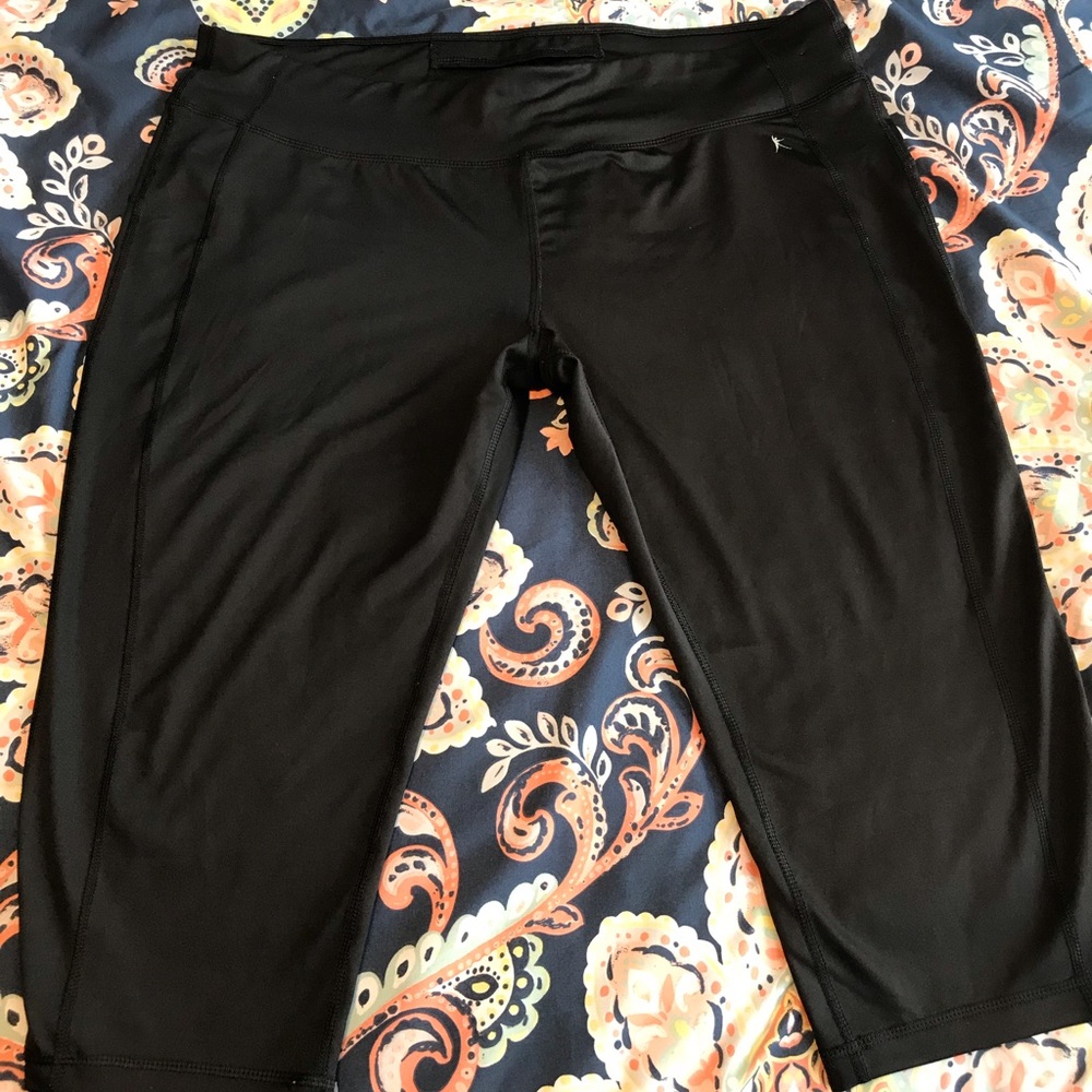 Black Danskin workout capri/past the knee